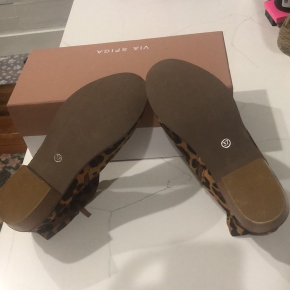 NEW NEVER WORN SOOO CUTE!! Leopard Ankle Booties - Picture 4 of 4